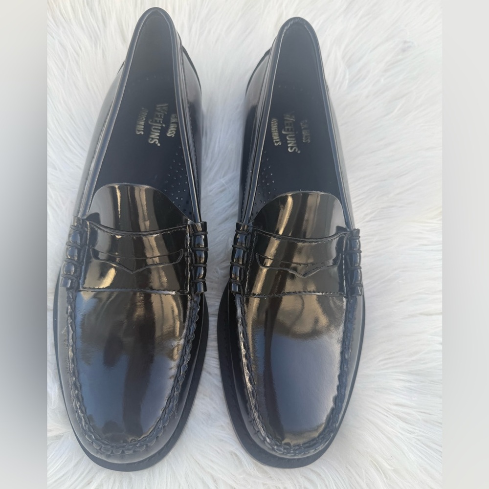 G.H. Bass  Weejuns Larson Black Loafers